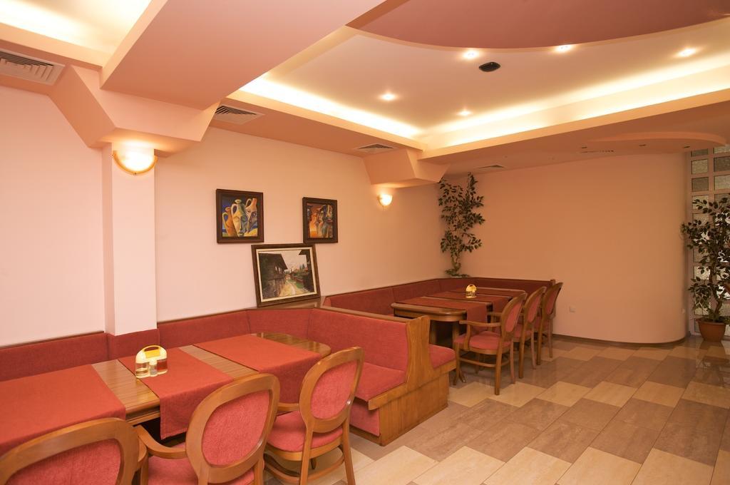 Семеен Хотел Елена Палас Nessebar Exterior foto