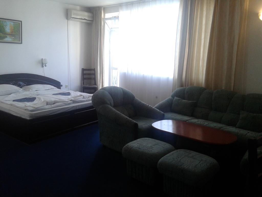 Семеен Хотел Елена Палас Nessebar Zimmer foto
