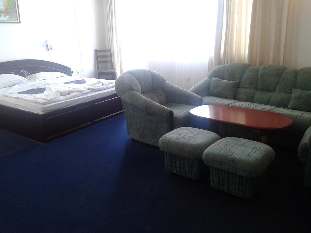 Семеен Хотел Елена Палас Nessebar Zimmer foto